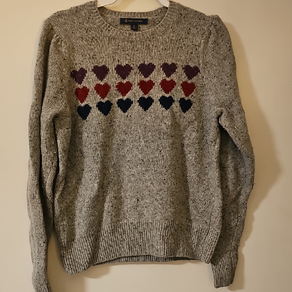 Brooks Brothers Womans Gray Wool Sweater with Heart Pattern.